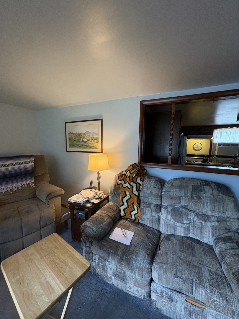 843 W Windsor Avenue, Crete, IL 60417