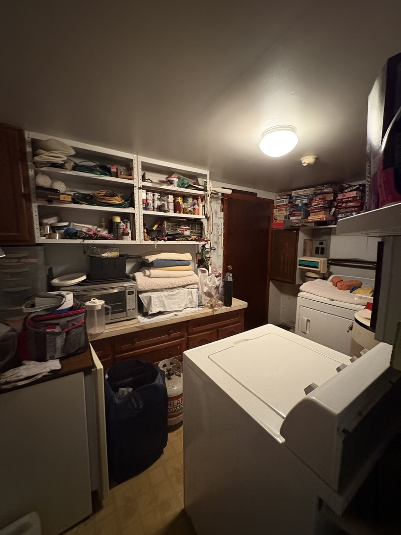 843 W Windsor Avenue, Crete, IL 60417