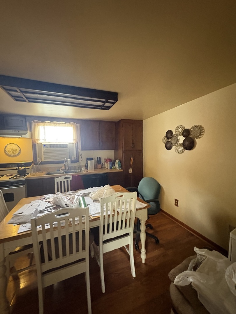 843 W Windsor Avenue, Crete, IL 60417