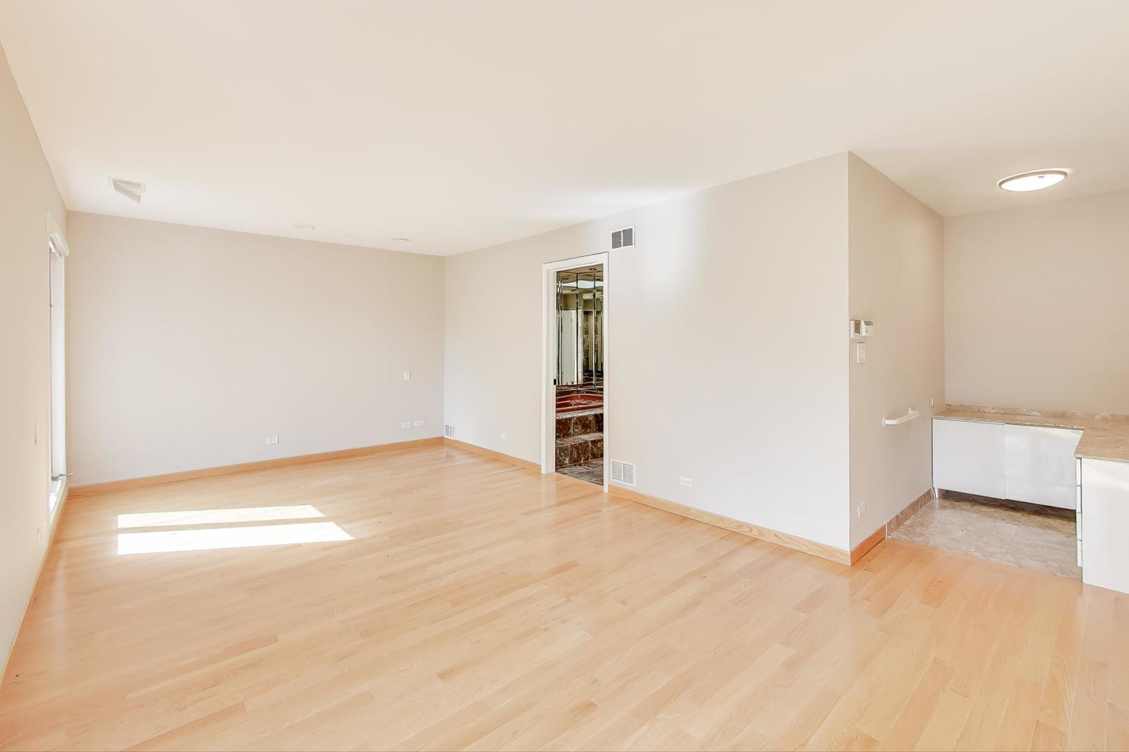 300 Boardwalk Place, Park Ridge, IL 60068