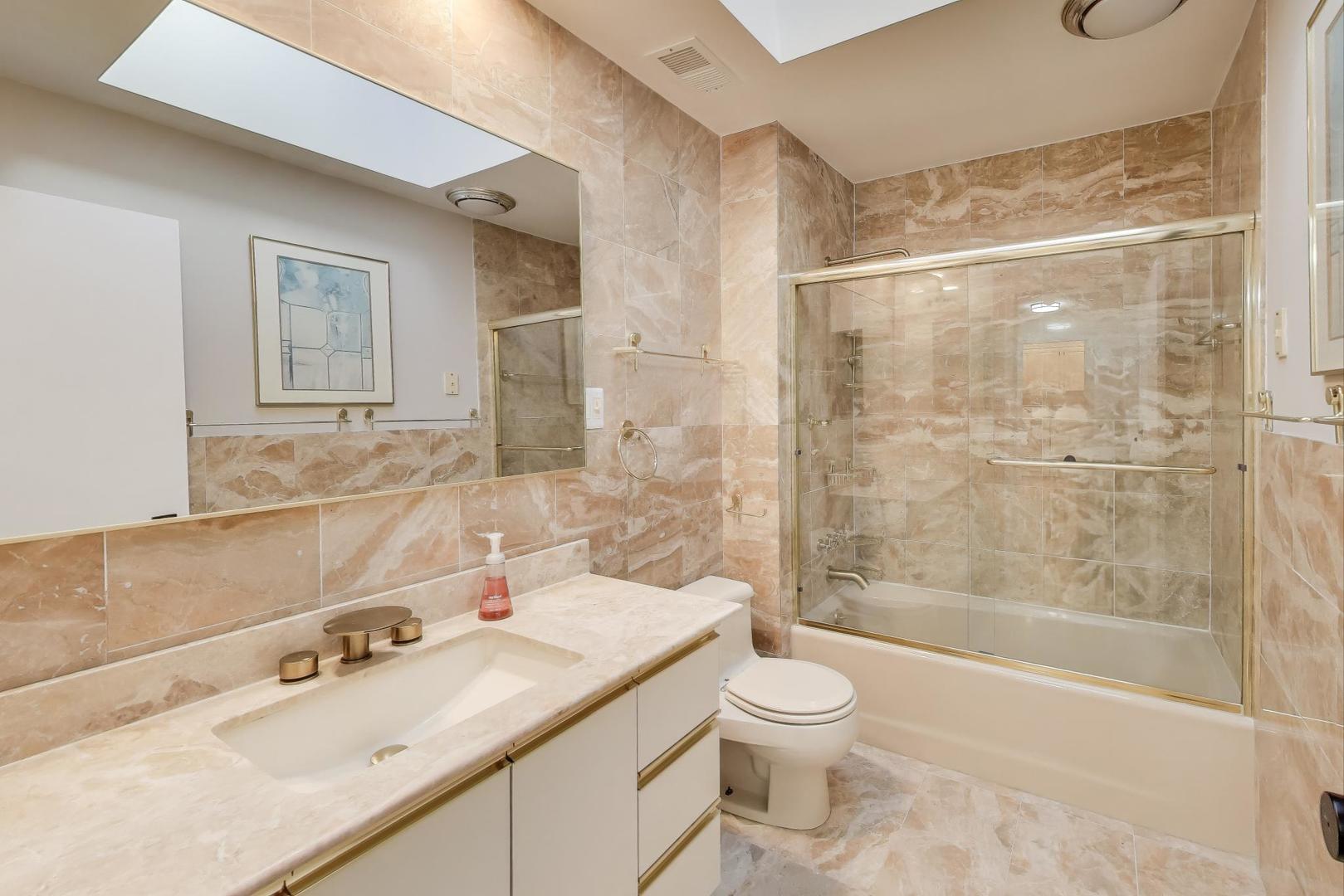 300 Boardwalk Place, Park Ridge, IL 60068