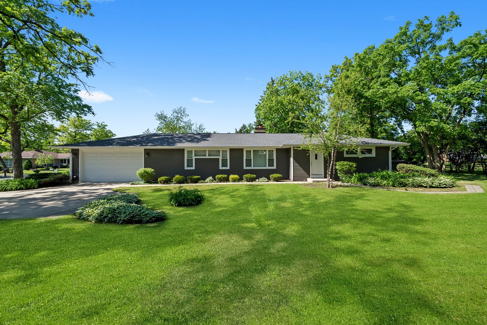 311 N Shady Lane, Elmhurst, IL 60126