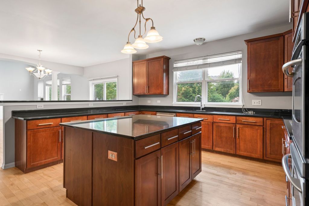 769 HARTFORD Lane, Bolingbrook, IL 60440