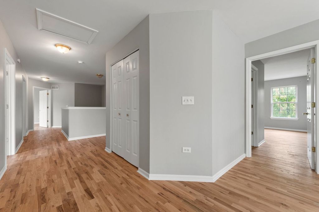 769 HARTFORD Lane, Bolingbrook, IL 60440