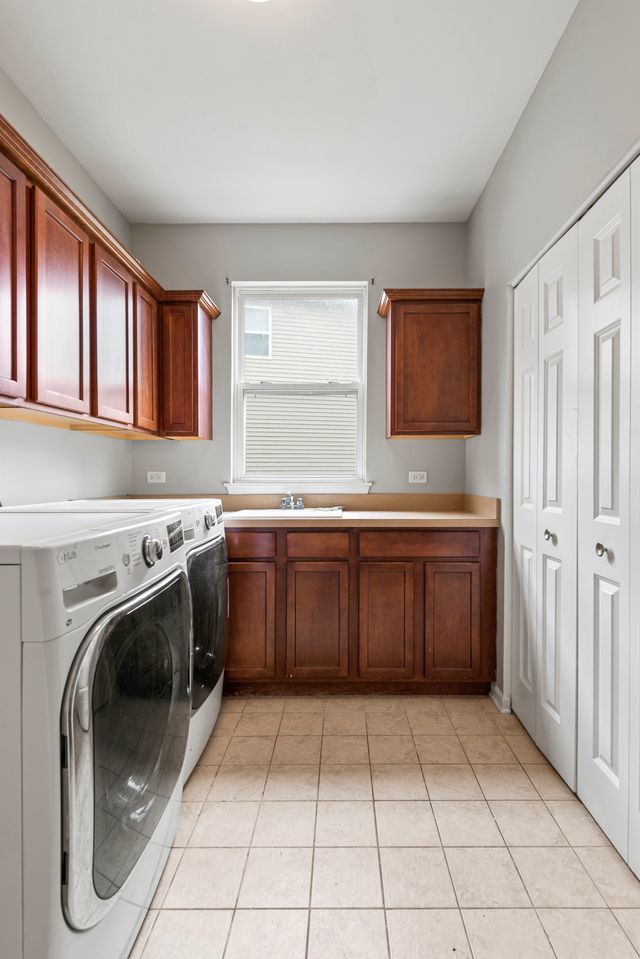 769 HARTFORD Lane, Bolingbrook, IL 60440