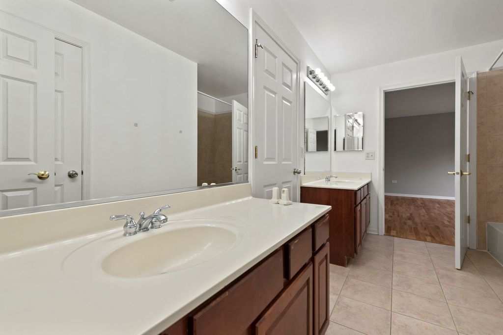 769 HARTFORD Lane, Bolingbrook, IL 60440