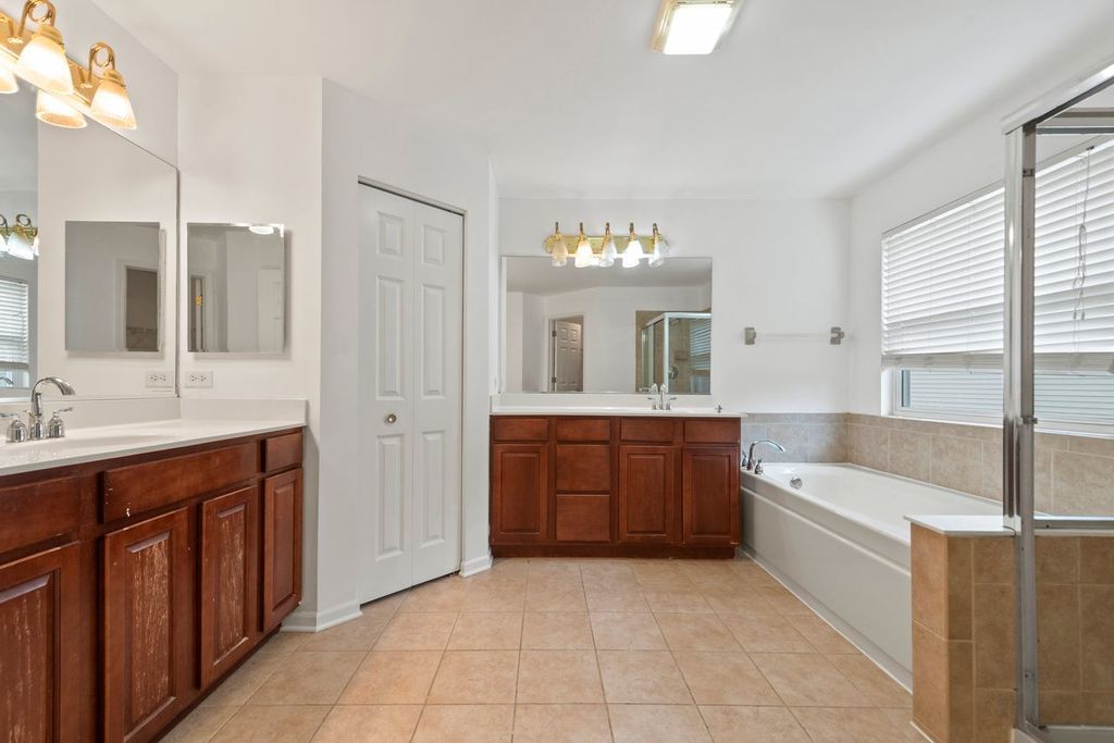 769 HARTFORD Lane, Bolingbrook, IL 60440