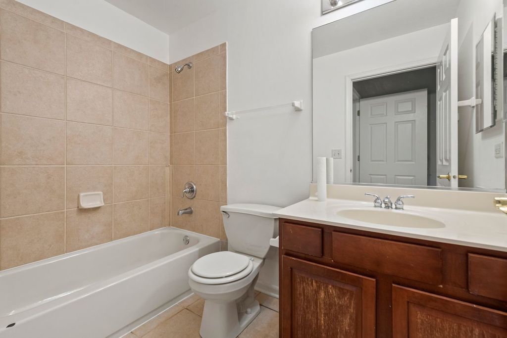 769 HARTFORD Lane, Bolingbrook, IL 60440