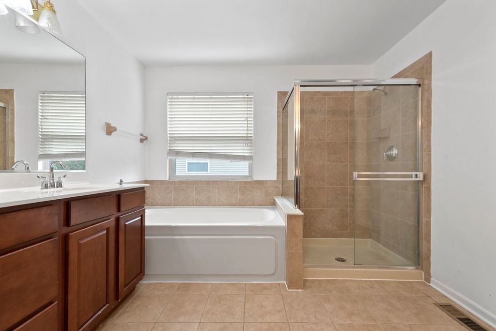 769 HARTFORD Lane, Bolingbrook, IL 60440