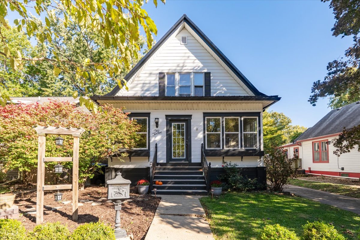 212 Leland Street, Bloomington, IL 61701