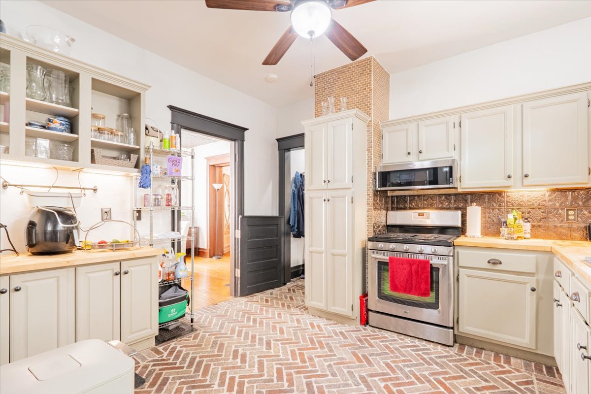 212 Leland Street, Bloomington, IL 61701