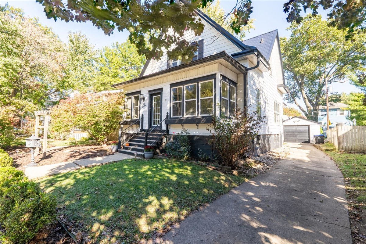 212 Leland Street, Bloomington, IL 61701