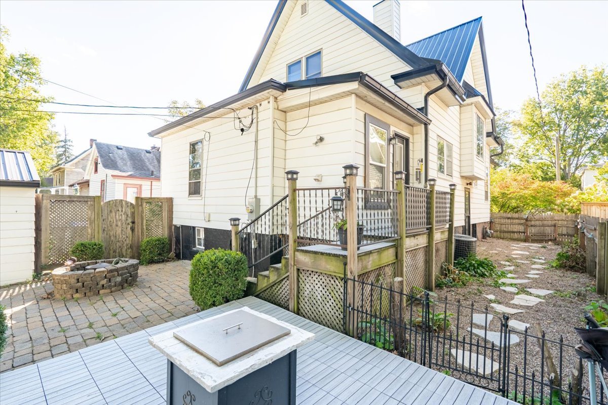 212 Leland Street, Bloomington, IL 61701