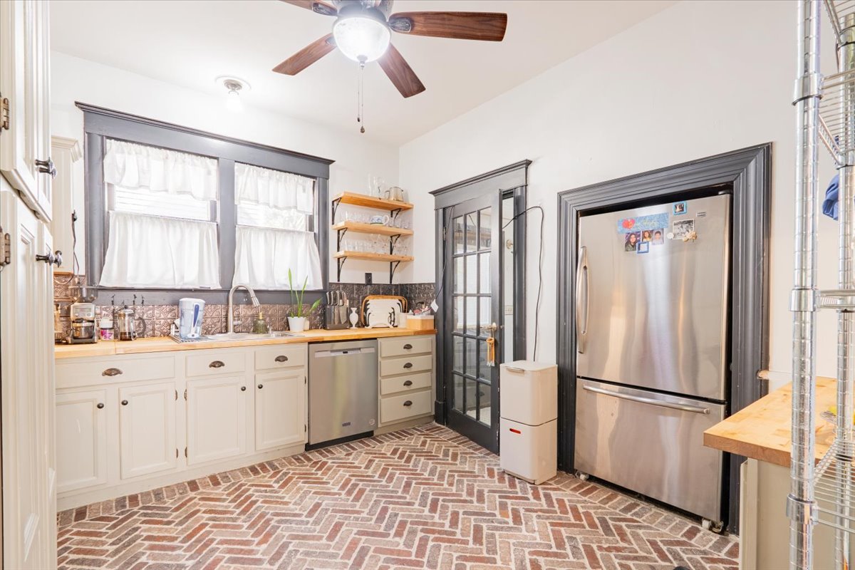 212 Leland Street, Bloomington, IL 61701