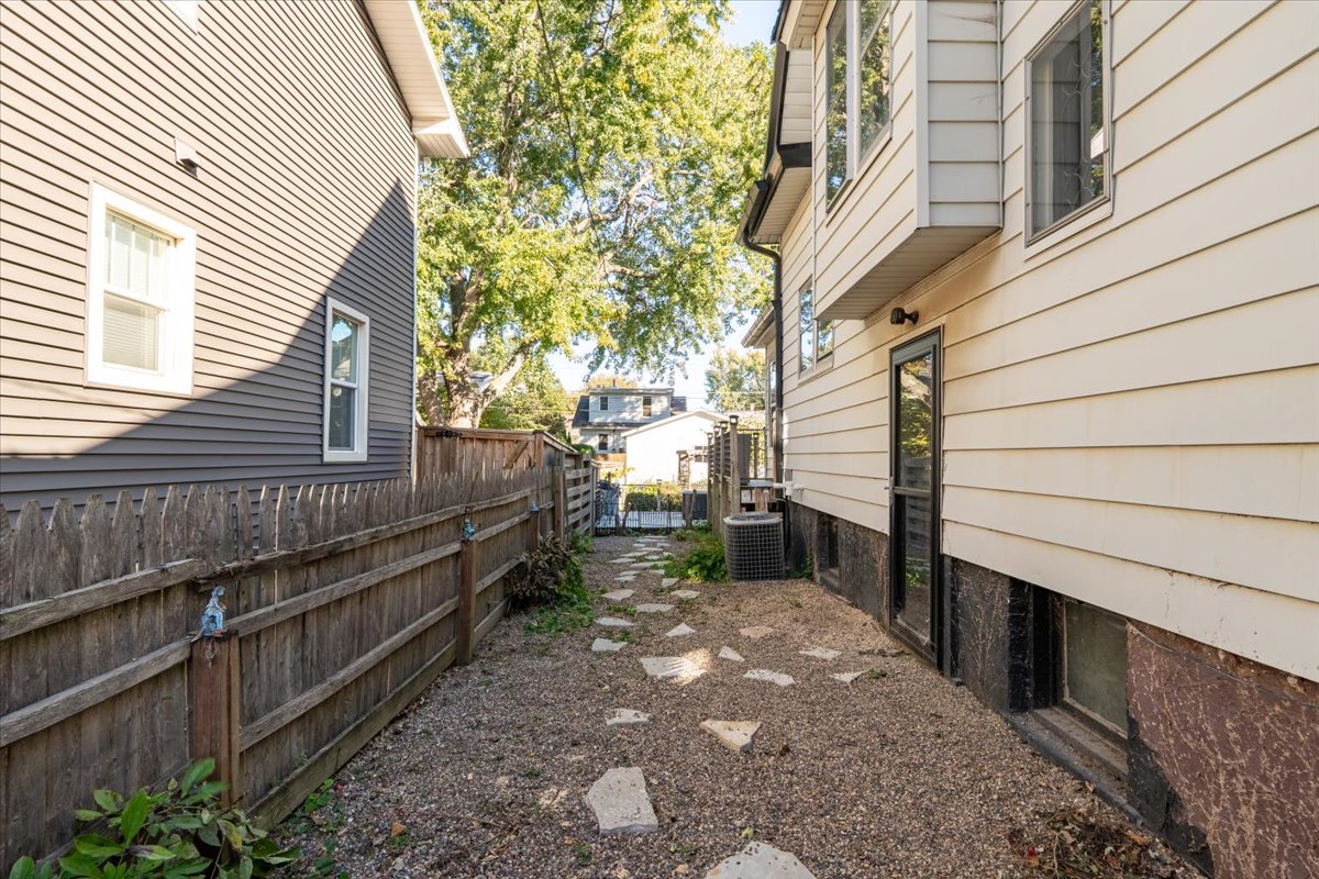 212 Leland Street, Bloomington, IL 61701