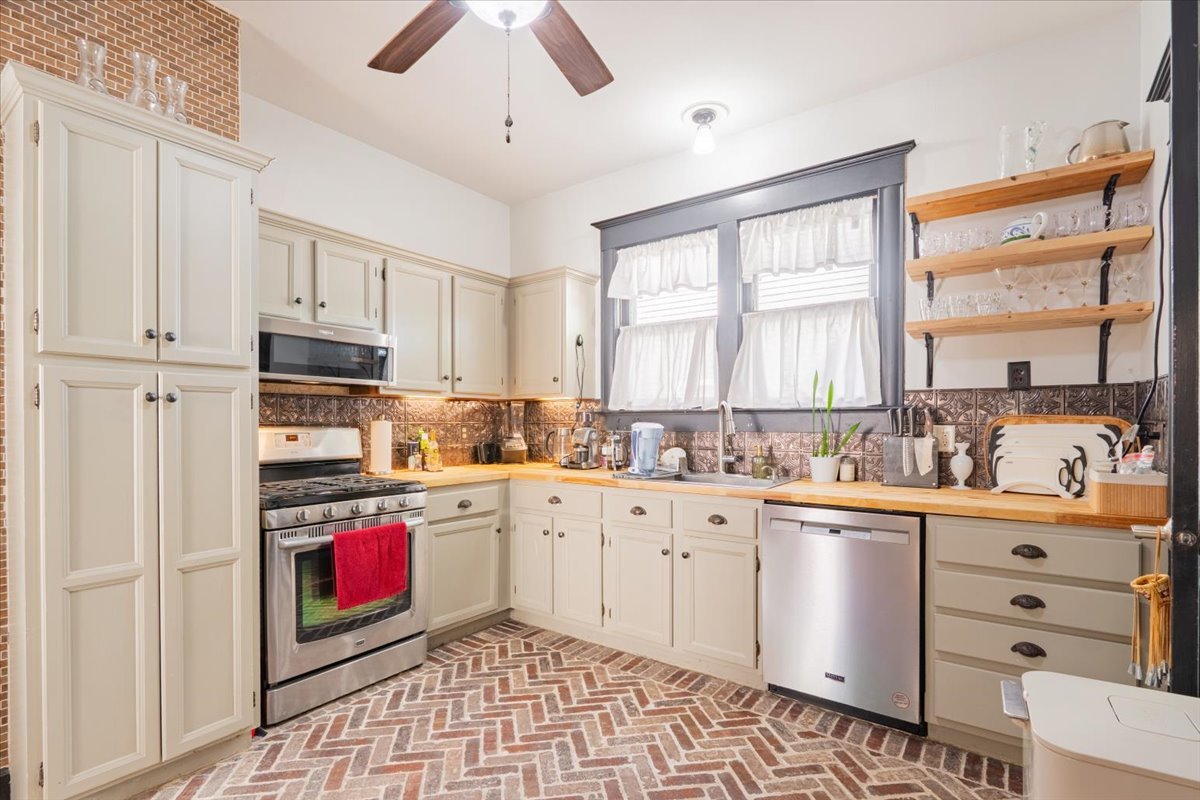 212 Leland Street, Bloomington, IL 61701