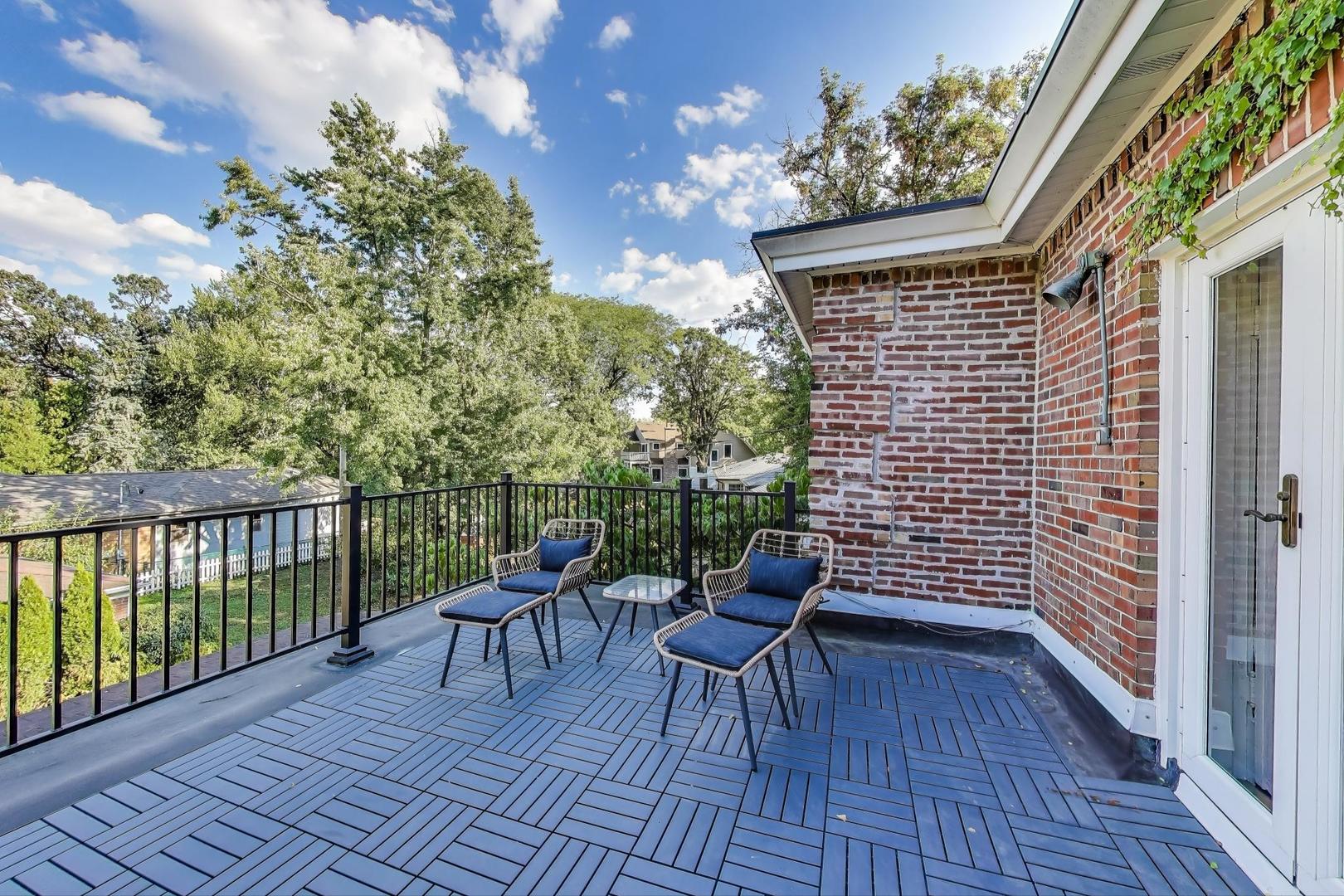 176 Riverside Road, Riverside, IL 60546