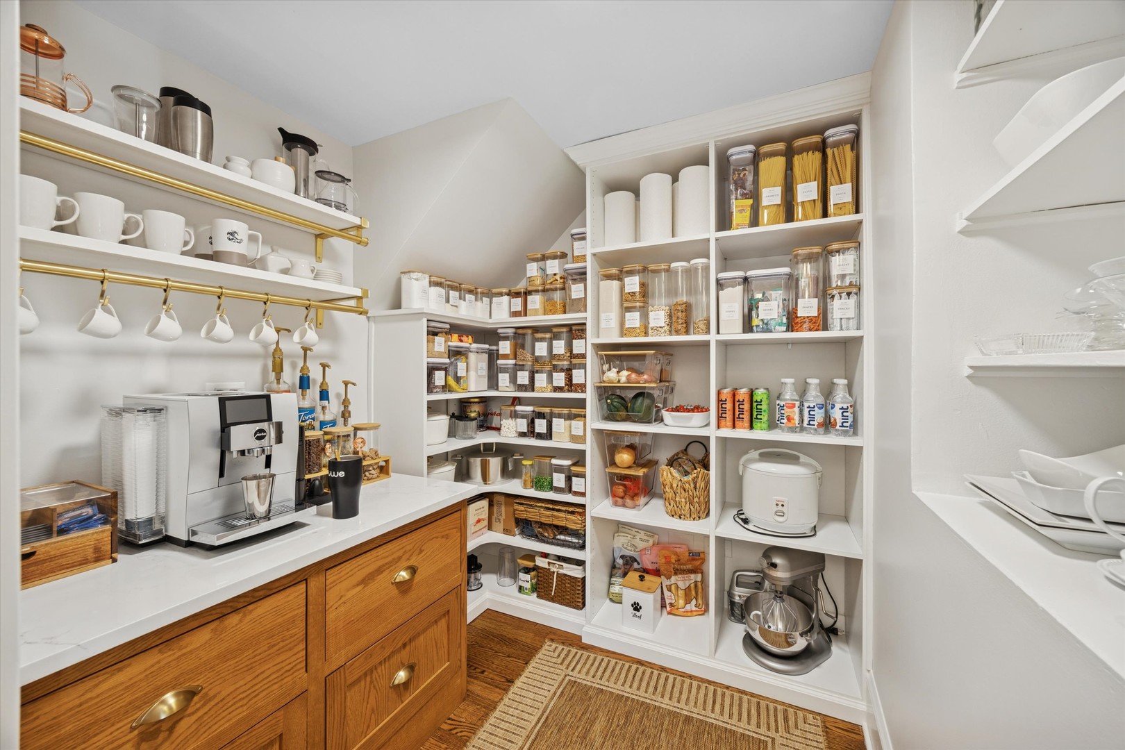 176 Riverside Road, Riverside, IL 60546