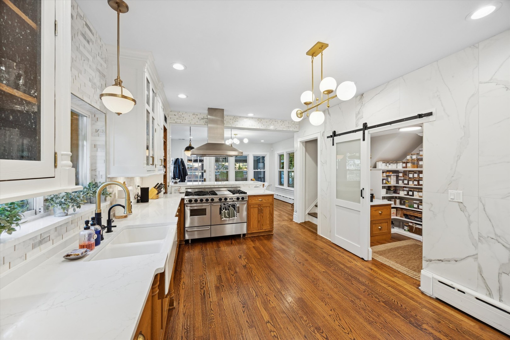 176 Riverside Road, Riverside, IL 60546