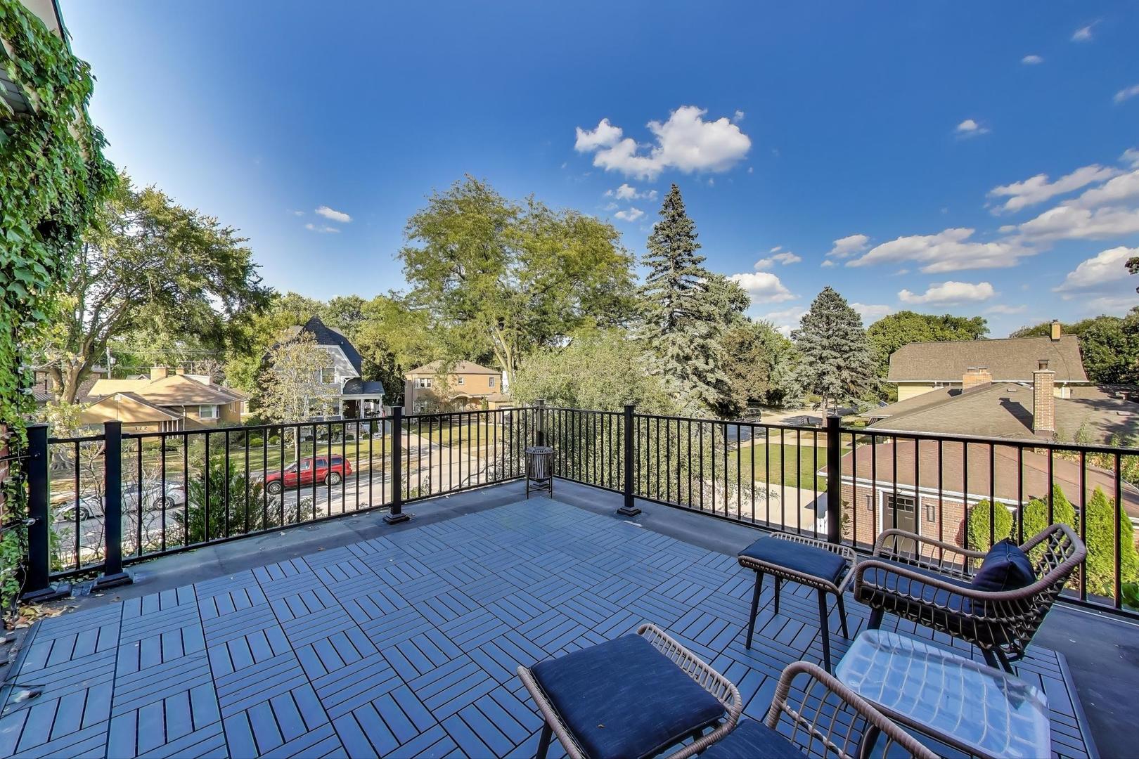 176 Riverside Road, Riverside, IL 60546