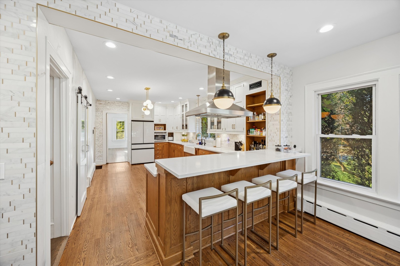 176 Riverside Road, Riverside, IL 60546