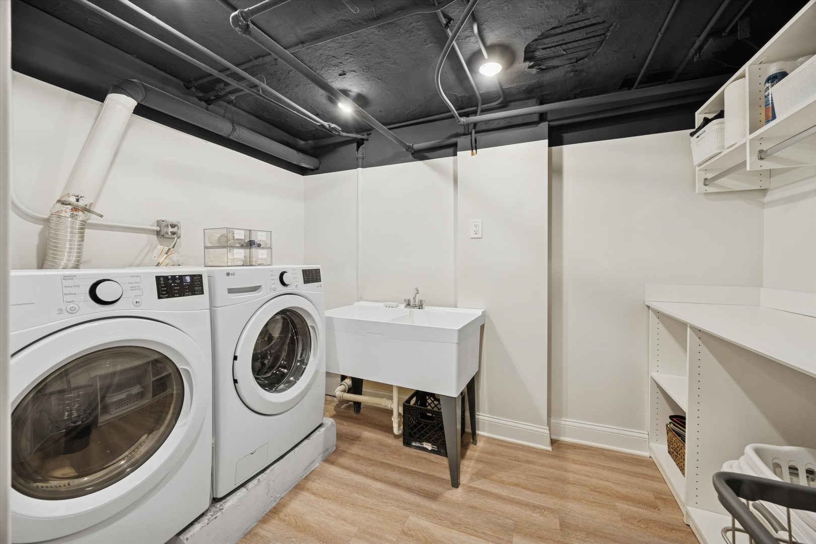 176 Riverside Road, Riverside, IL 60546