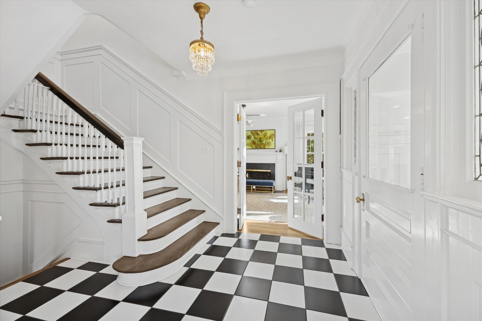 176 Riverside Road, Riverside, IL 60546