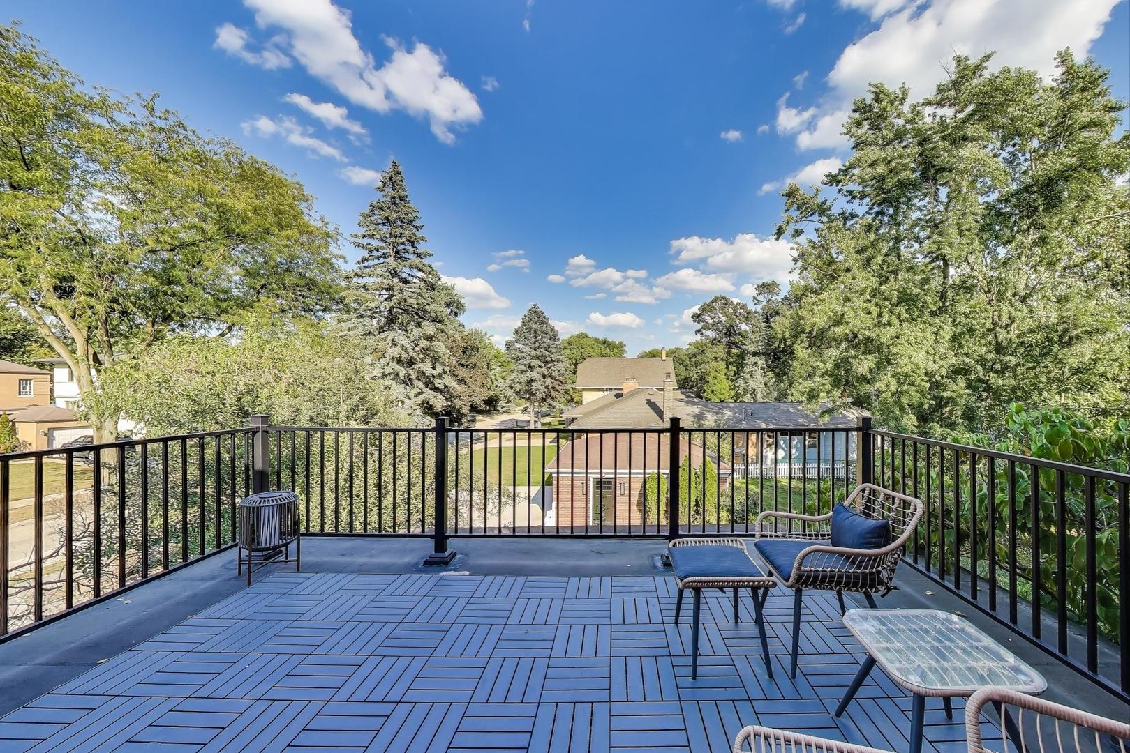 176 Riverside Road, Riverside, IL 60546