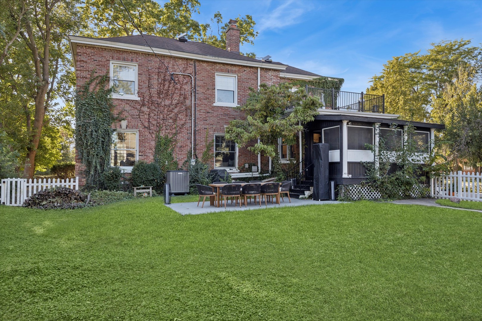 176 Riverside Road, Riverside, IL 60546