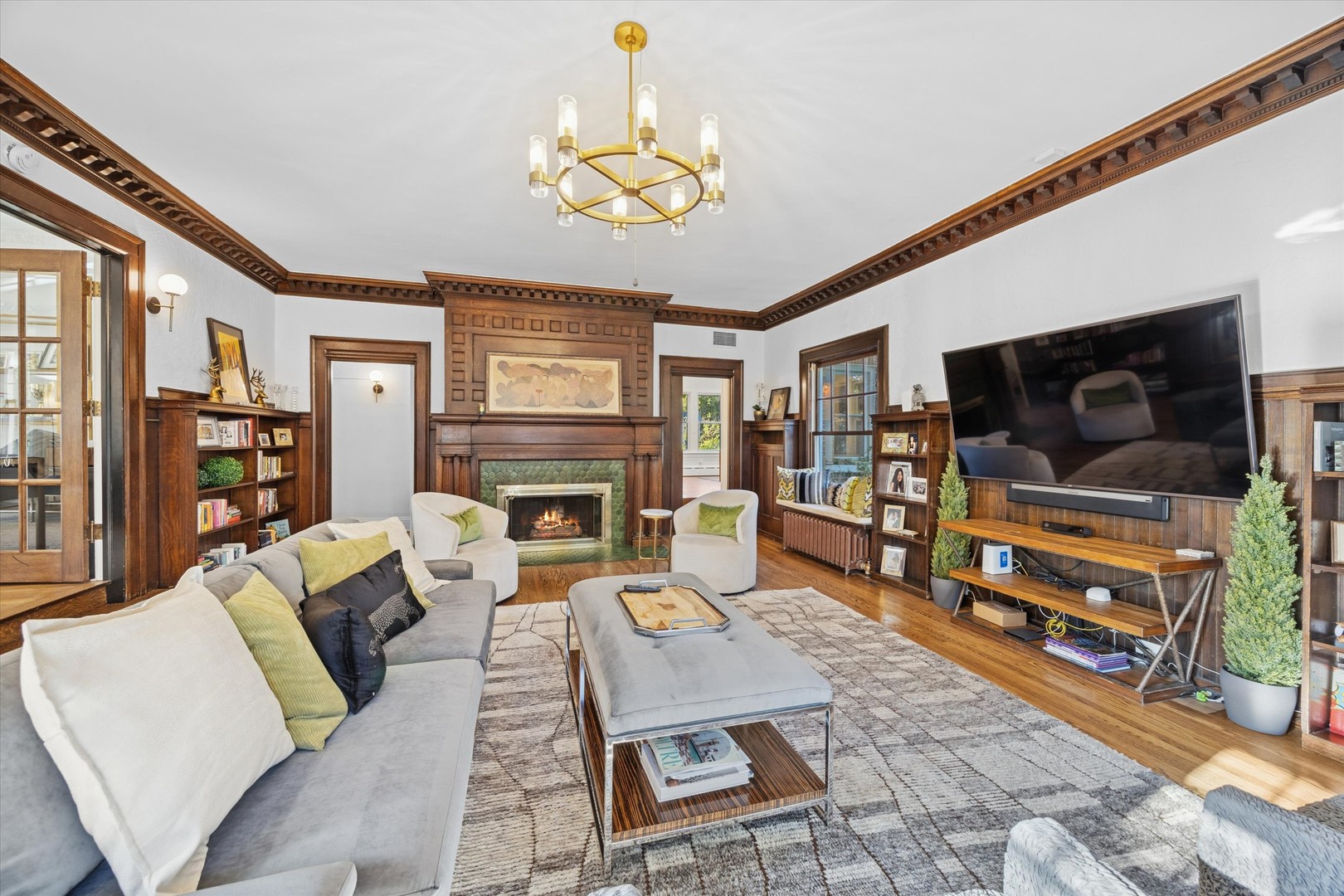 176 Riverside Road, Riverside, IL 60546