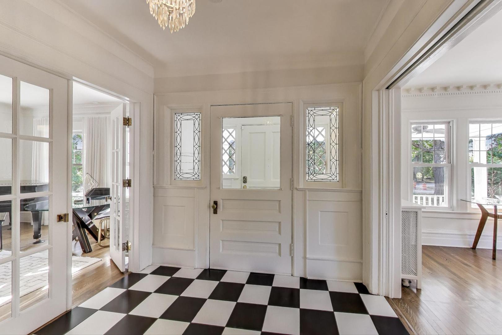 176 Riverside Road, Riverside, IL 60546