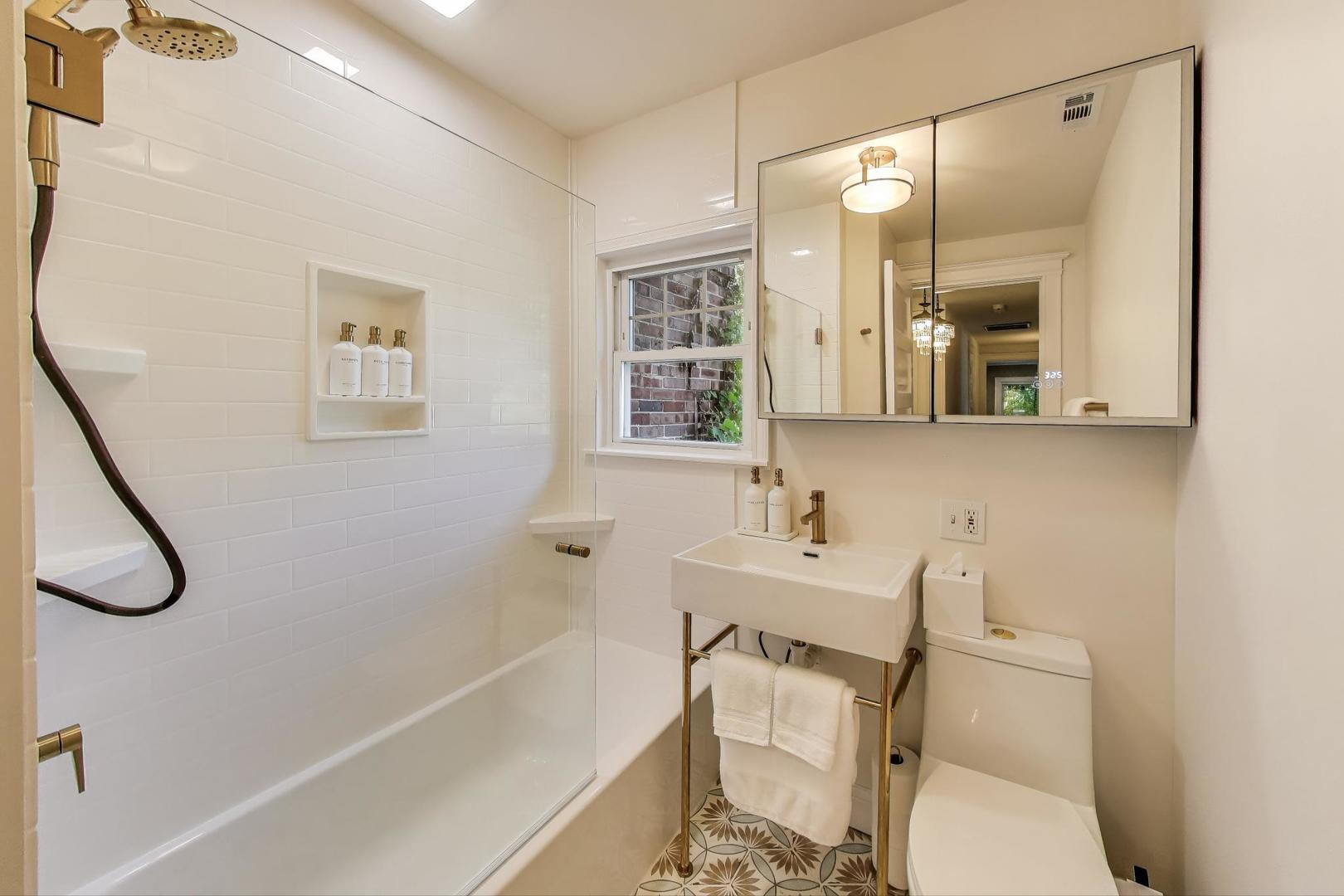 176 Riverside Road, Riverside, IL 60546