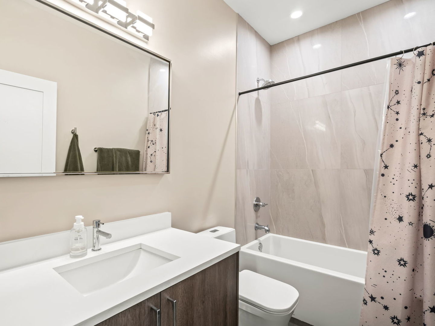 4448 S Drexel Boulevard #A, Chicago, IL 60653