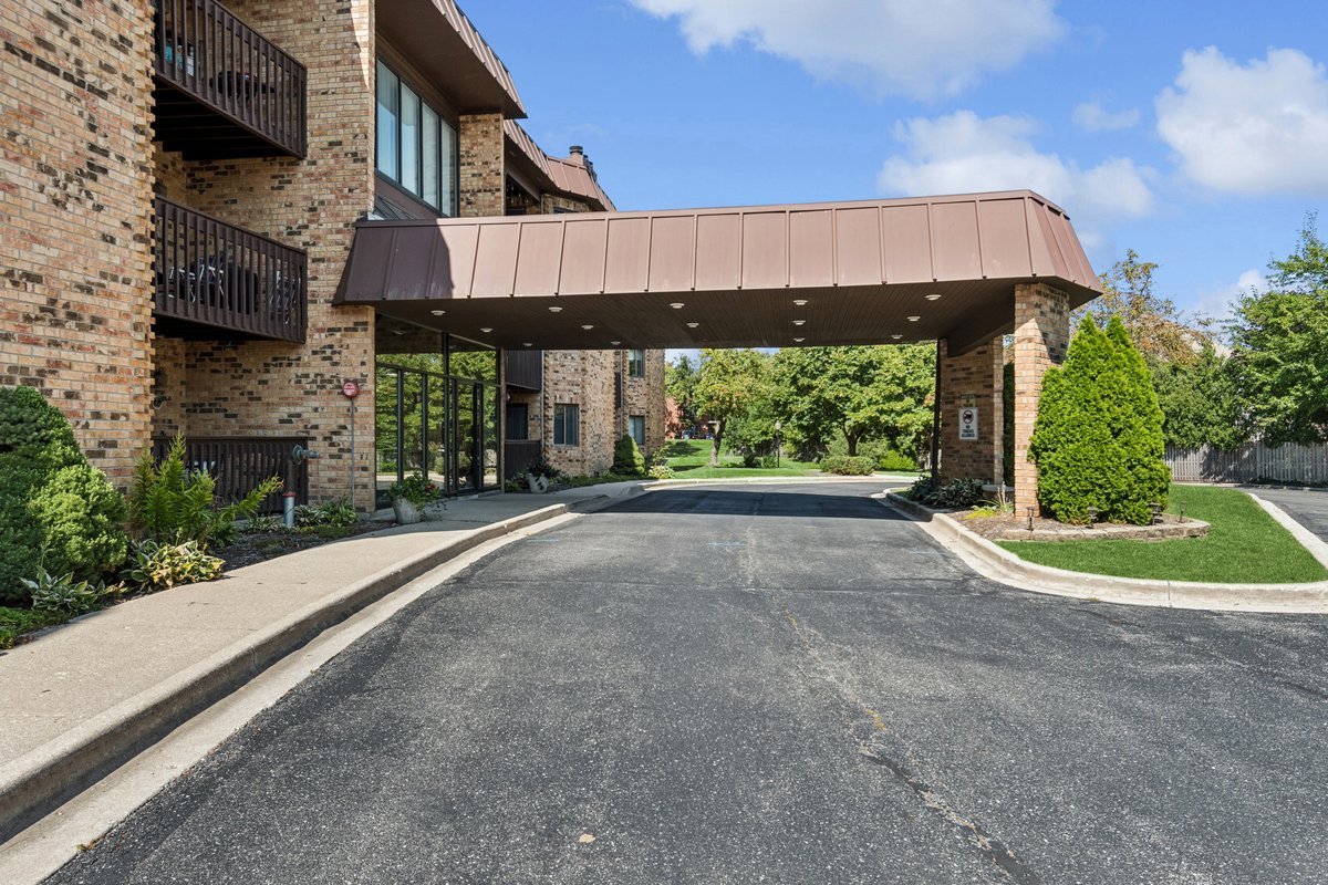2880 Torrey Pine Lane #2F, Lisle, IL 60532