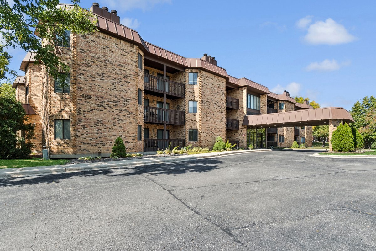 2880 Torrey Pine Lane #2F, Lisle, IL 60532