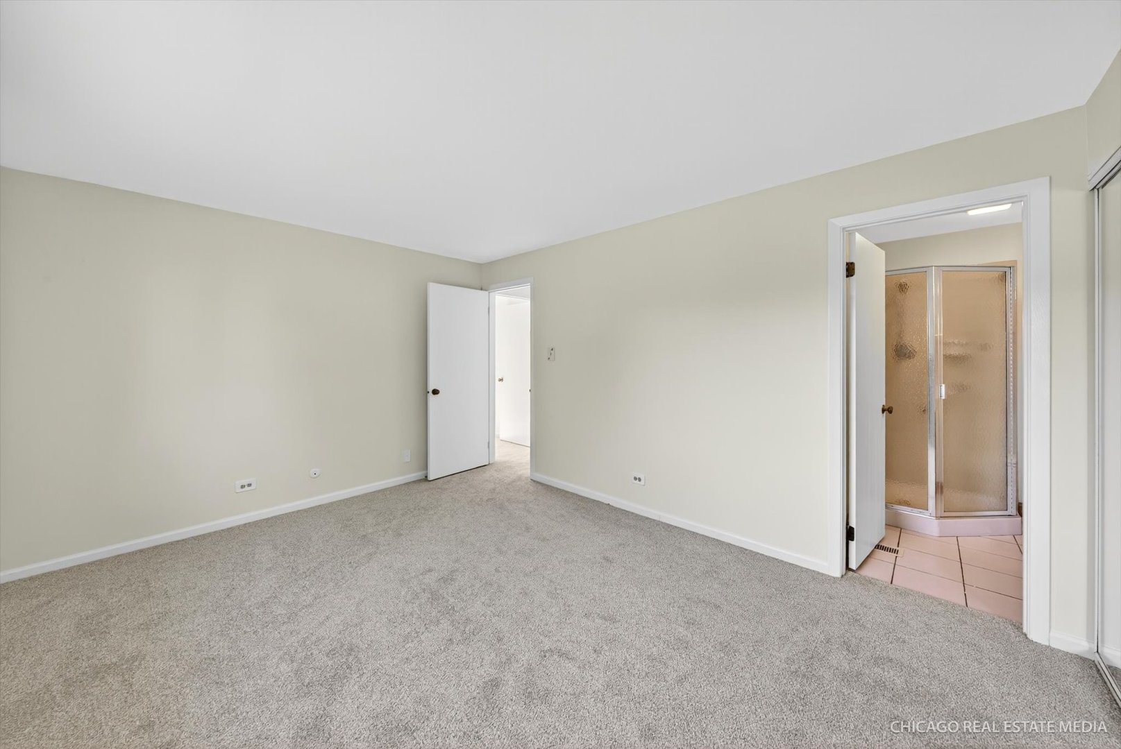 1069 Mohegan Lane, Schaumburg, IL 60193