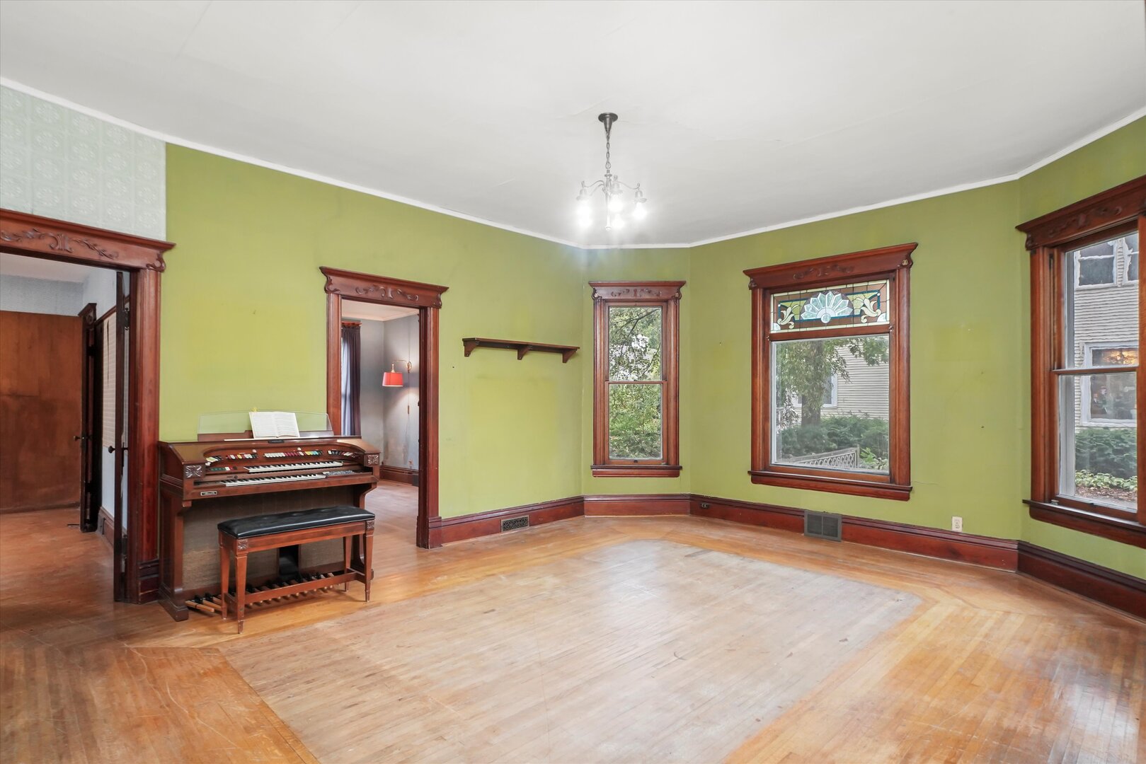 121 Park Avenue, Grayslake, IL 60030