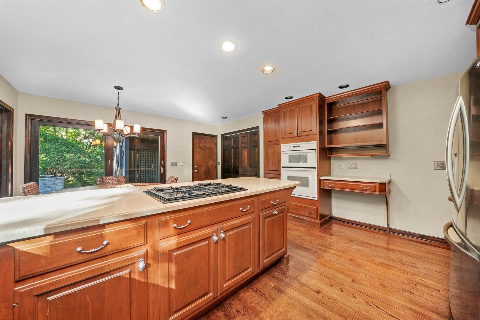 23W121 Kings Court, Glen Ellyn, IL 60137