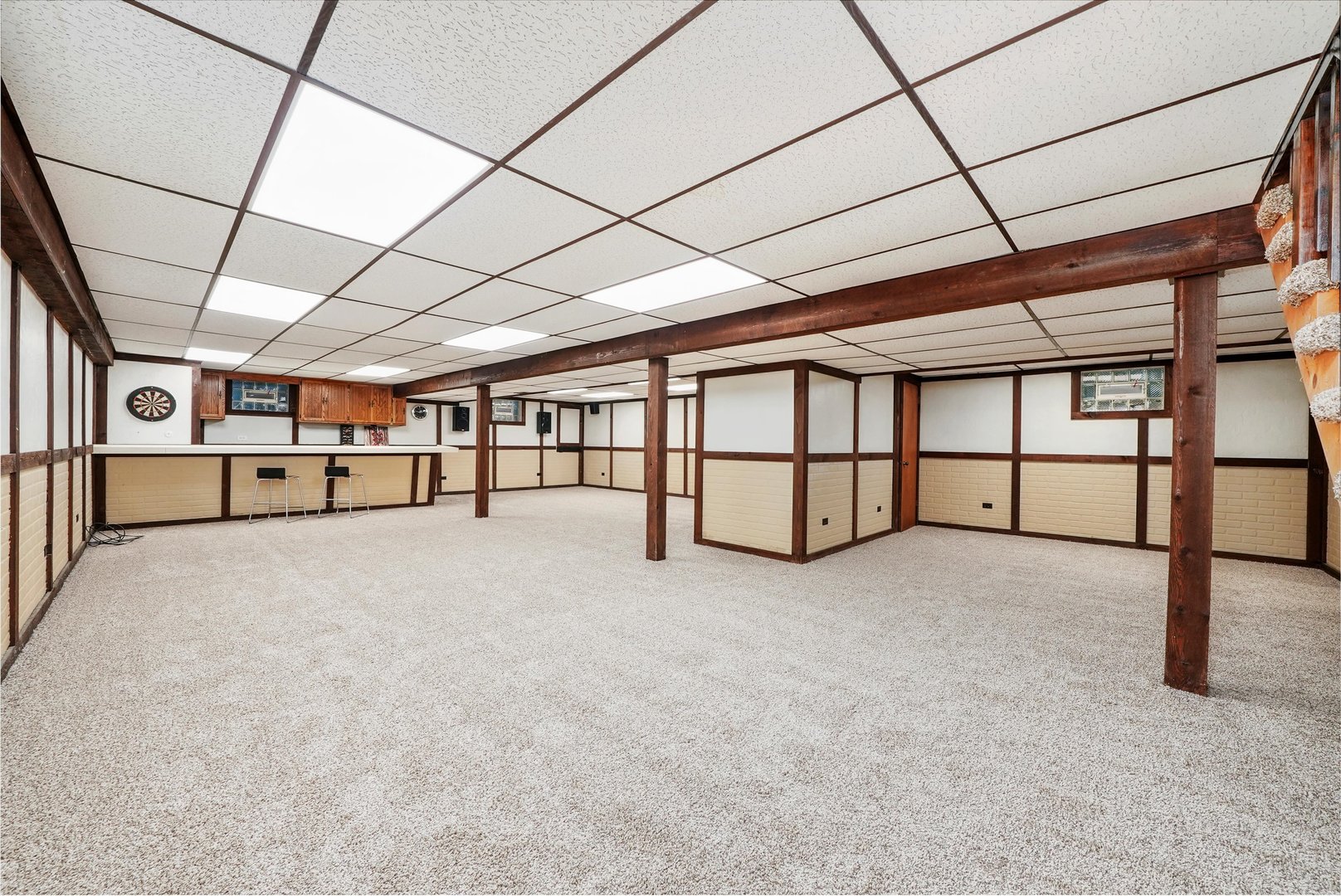 23W121 Kings Court, Glen Ellyn, IL 60137