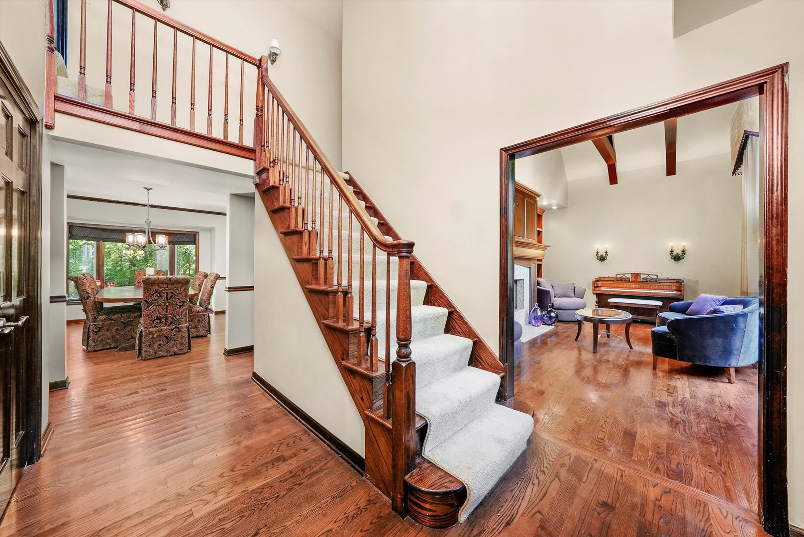 23W121 Kings Court, Glen Ellyn, IL 60137
