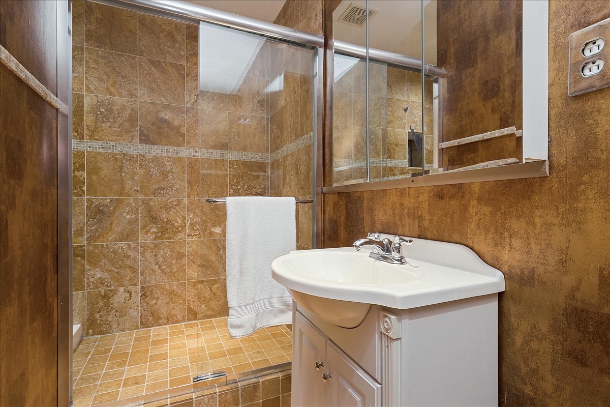 3640 S Lowe Avenue, Chicago, IL 60609