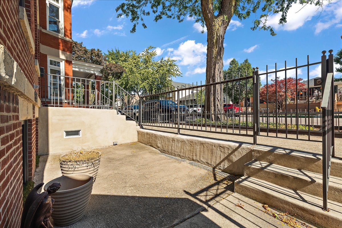 3640 S Lowe Avenue, Chicago, IL 60609