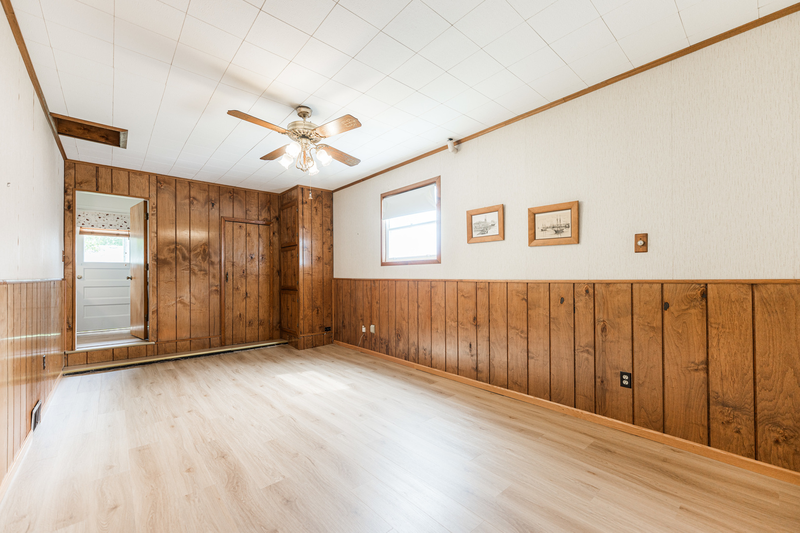 679 W Elk Grove Boulevard, Elk Grove Village, IL 60007