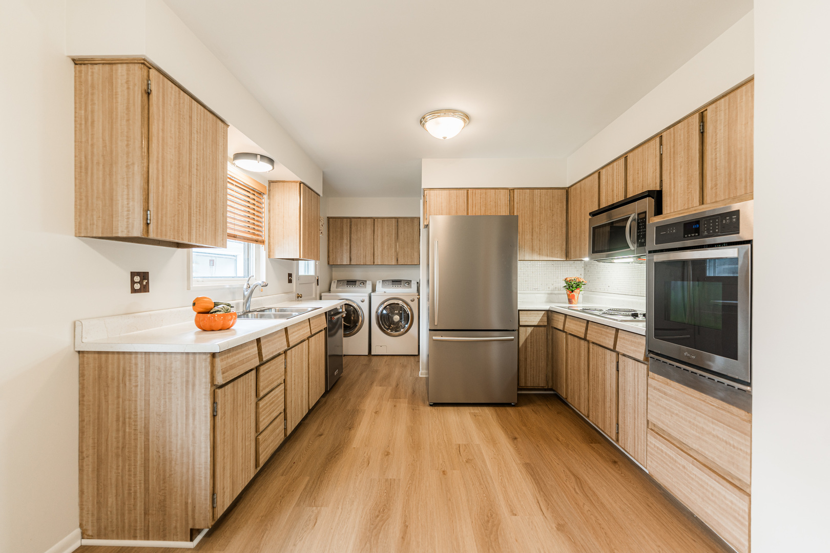 679 W Elk Grove Boulevard, Elk Grove Village, IL 60007