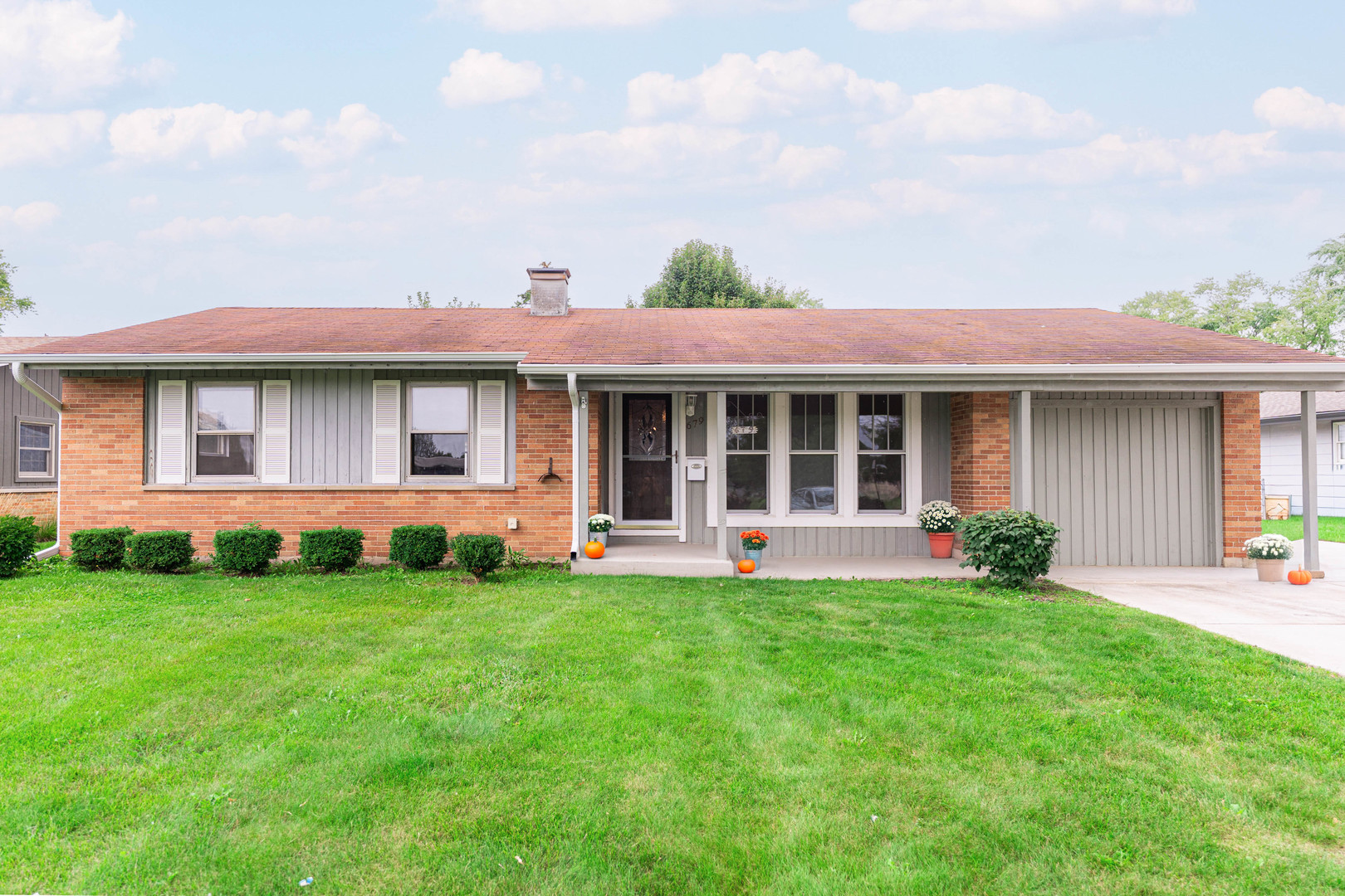 679 W Elk Grove Boulevard, Elk Grove Village, IL 60007