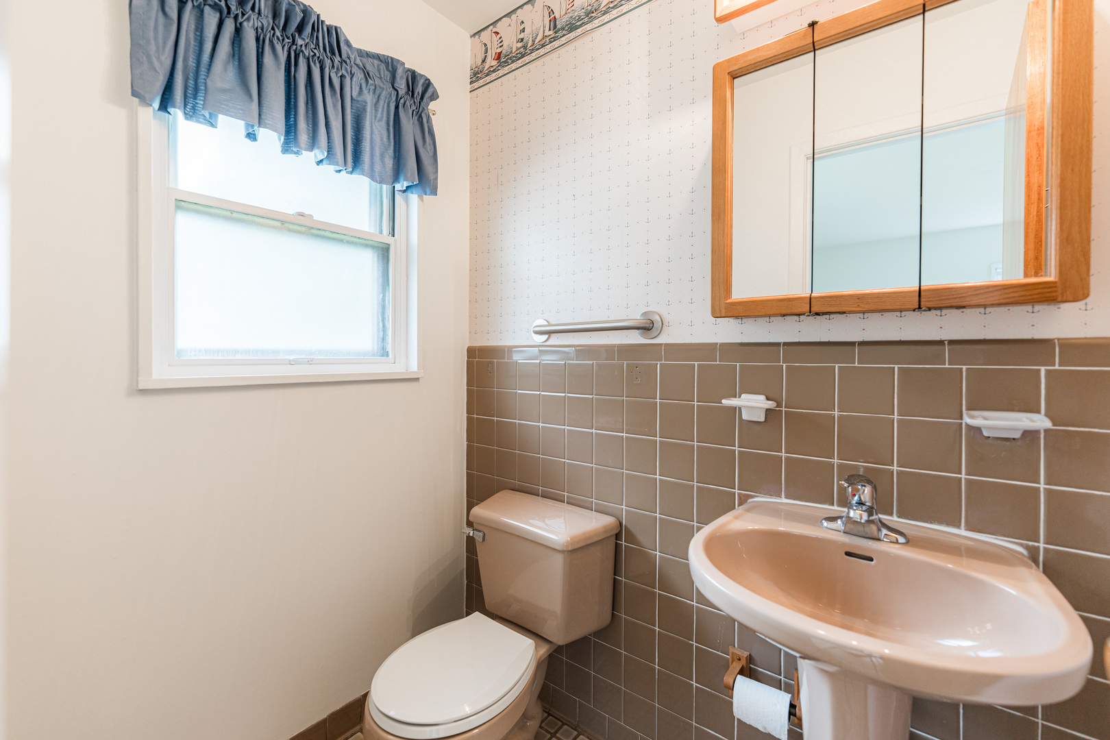 679 W Elk Grove Boulevard, Elk Grove Village, IL 60007