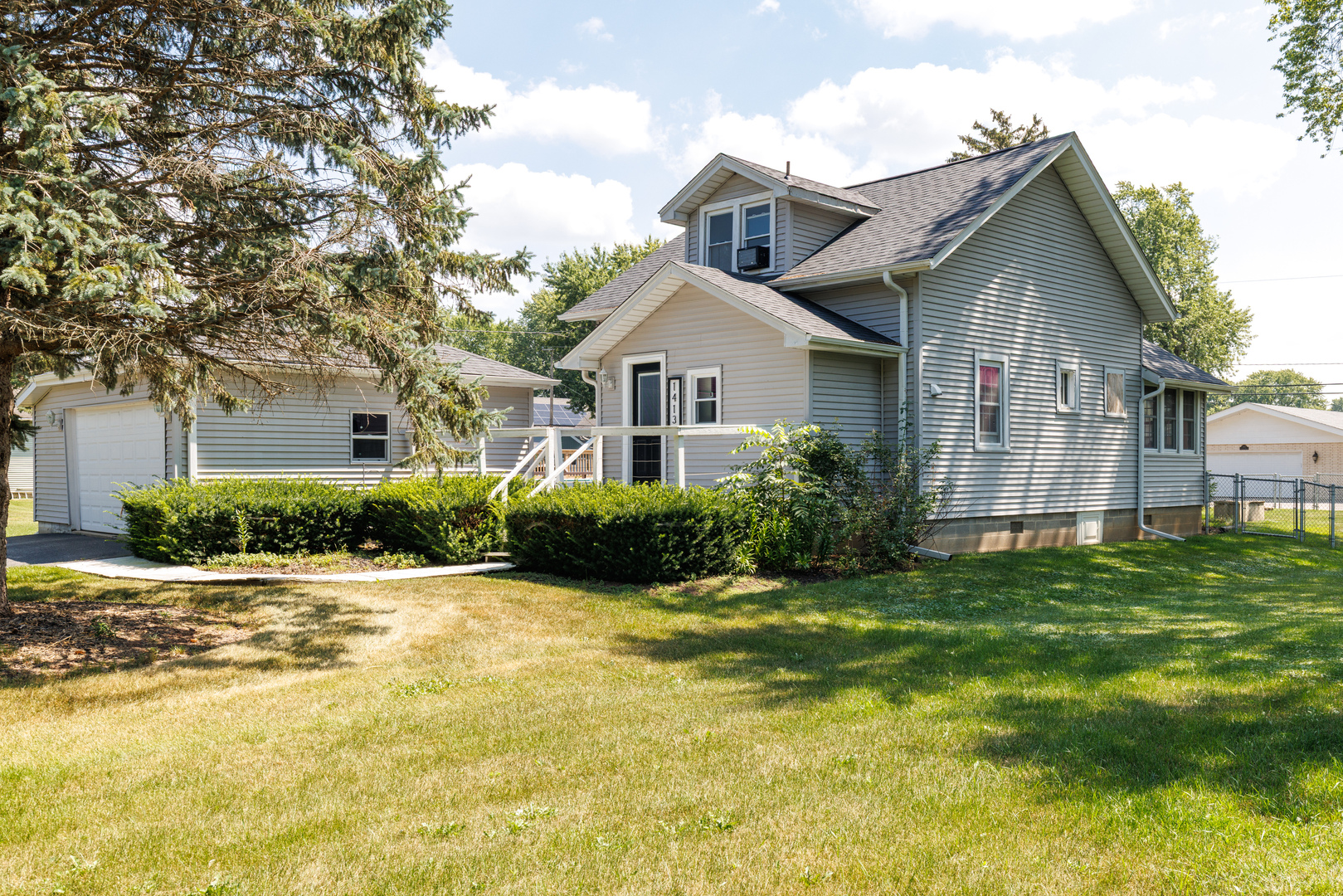 1413 N Sunnyside Drive, Johnsburg, IL 60051