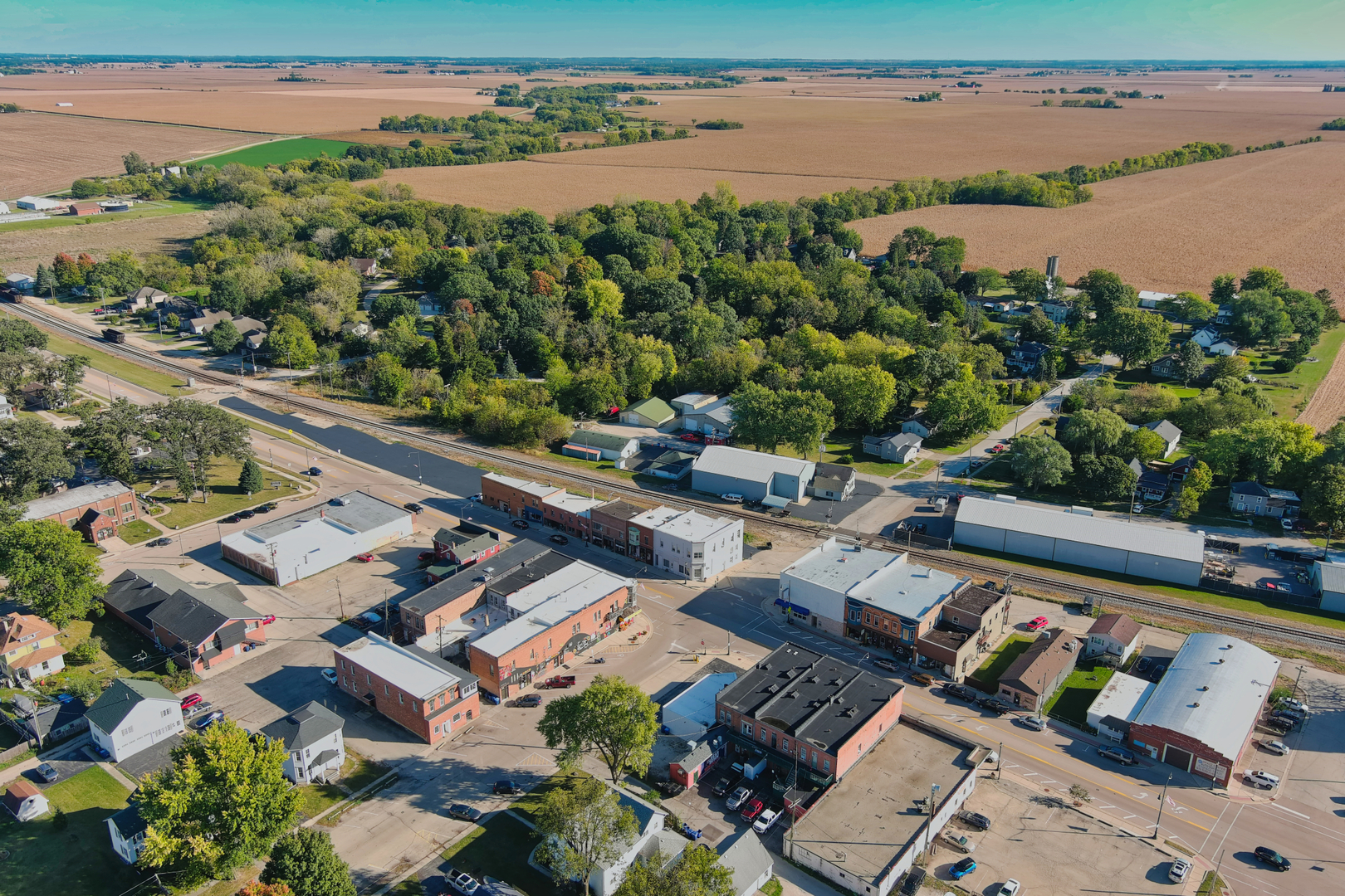 105 E Lincoln Avenue, Hinckley, IL 60520