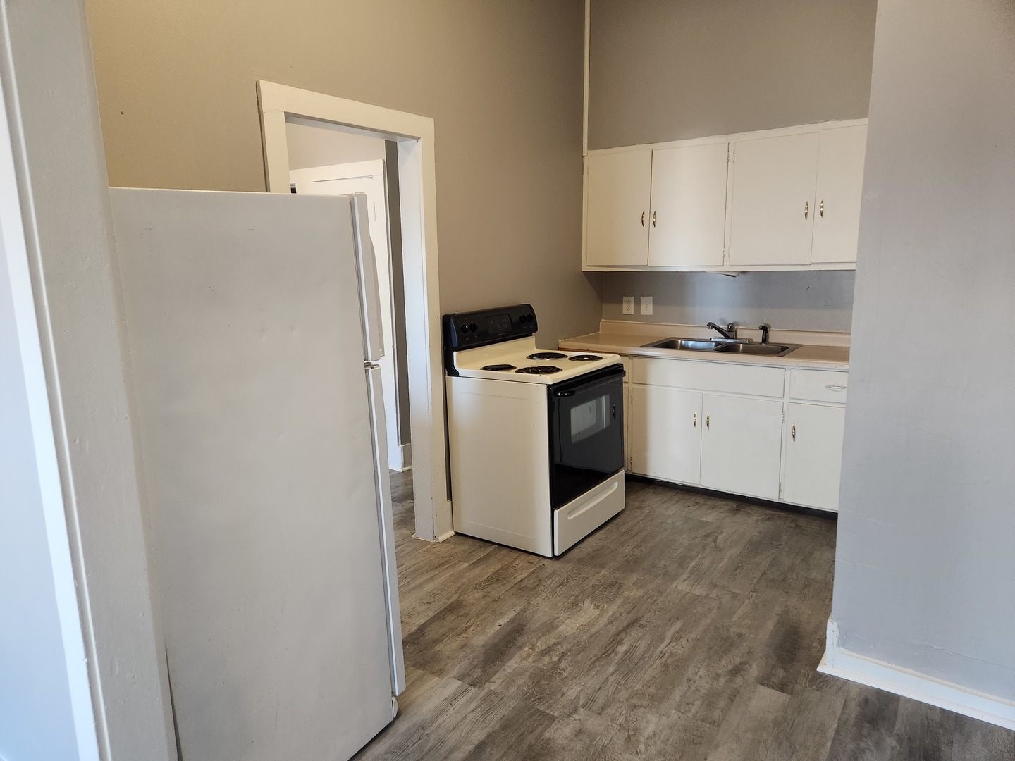 105 E Lincoln Avenue, Hinckley, IL 60520