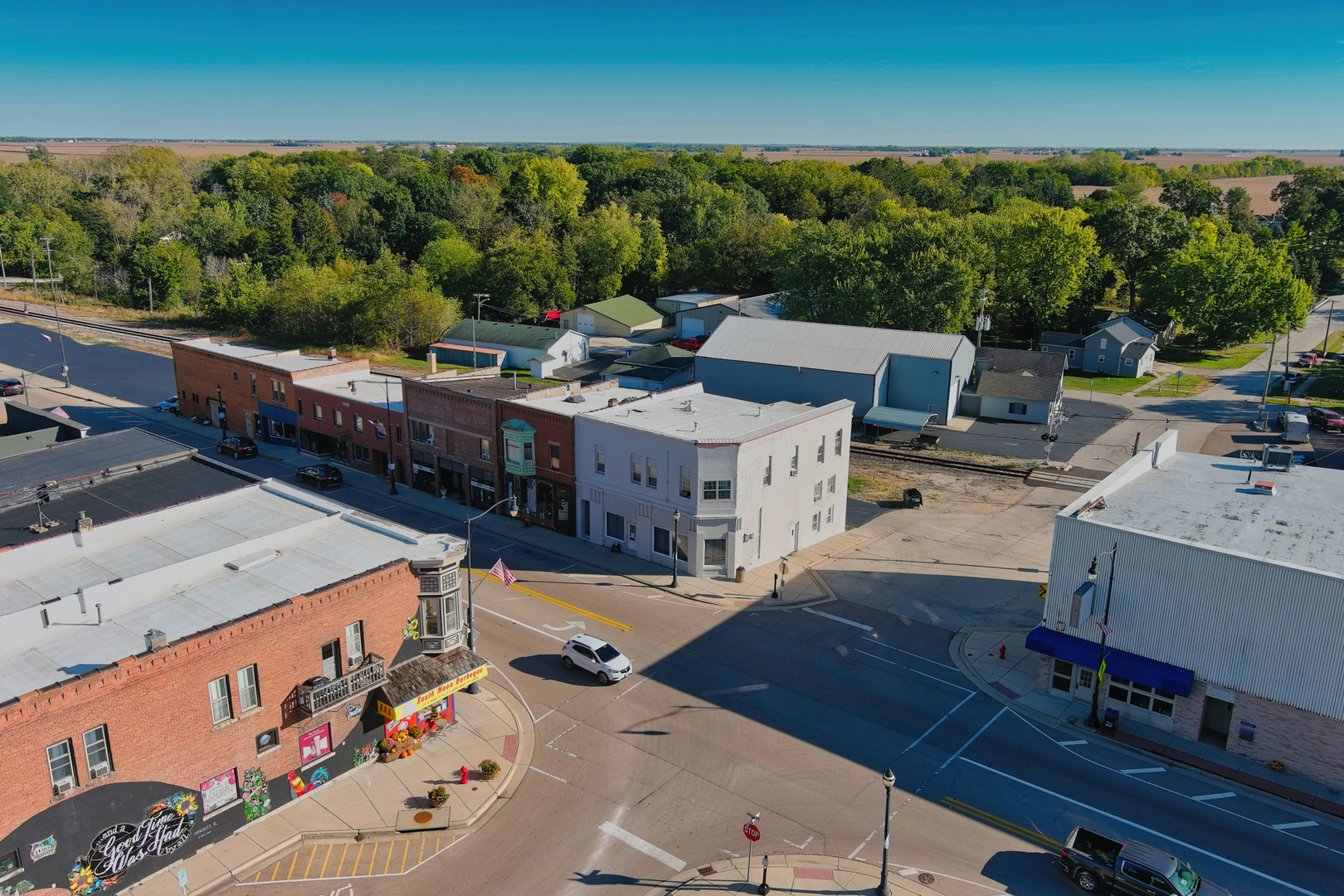 105 E Lincoln Avenue, Hinckley, IL 60520